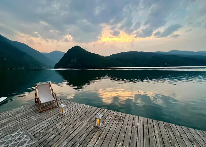 Splav Wake At The Lake